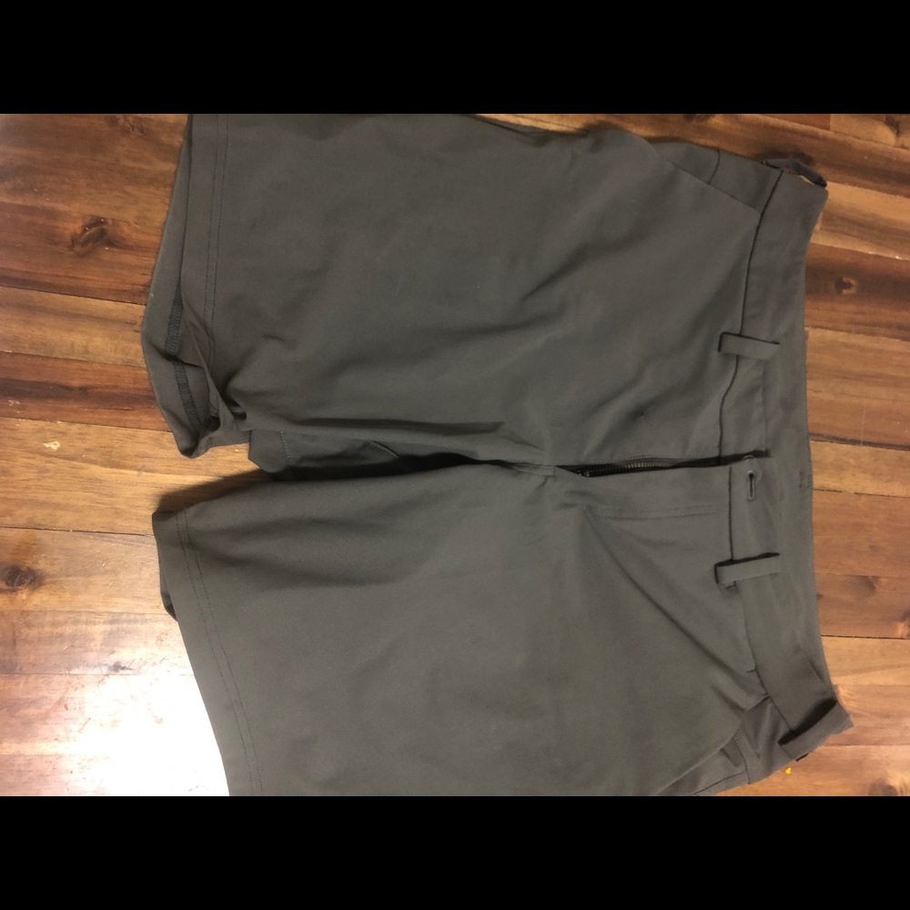 Men’s lululemon grey 9” shorts 34 waist